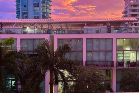 Condo in Miami Beach, Florida, 2 bedrooms  № 2053016 - photo 17