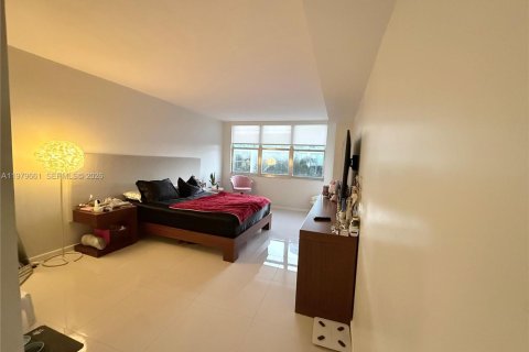 Condo in Miami Beach, Florida, 2 bedrooms  № 2053016 - photo 4