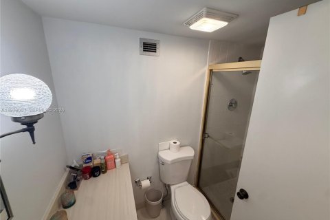 Condo in Miami Beach, Florida, 2 bedrooms  № 2053016 - photo 13