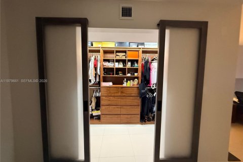 Condo in Miami Beach, Florida, 2 bedrooms  № 2053016 - photo 10