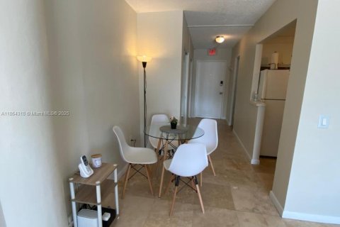 Condo in North Bay Village, Florida  № 1891941 - photo 3