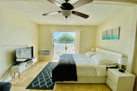 Condo in North Bay Village, Florida  № 1891941 - photo 4