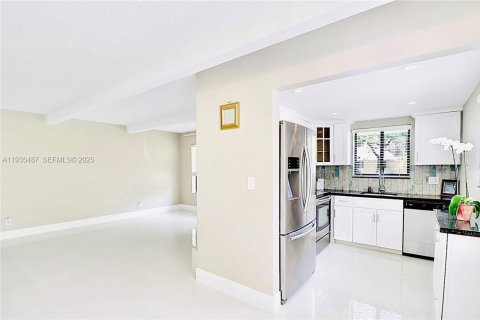 Condominio en venta en Pompano Beach, Florida, 2 dormitorios, 83.61 m2 № 1993693 - foto 10