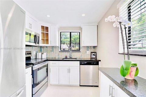 Condominio en venta en Pompano Beach, Florida, 2 dormitorios, 83.61 m2 № 1993693 - foto 9