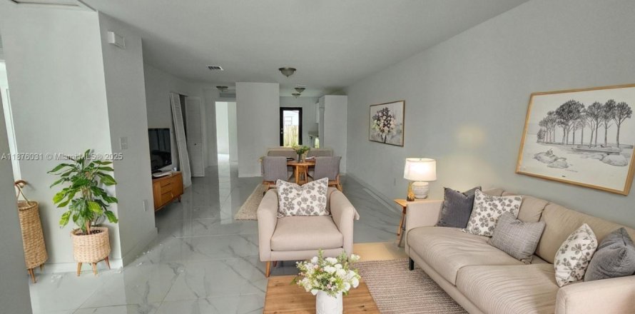 House in Homestead, Florida 3 bedrooms № 1924026