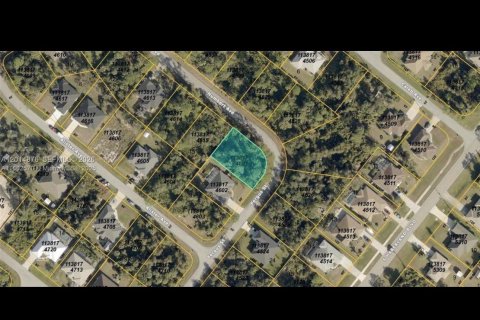 Terreno en venta en North Port, Florida № 2171301 - foto 1