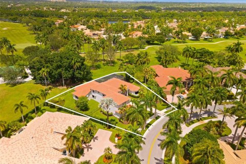 House in Weston, Florida 5 bedrooms, 511.61 sq.m. № 2034484 - photo 21