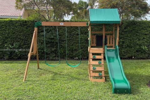 House in Weston, Florida 5 bedrooms, 511.61 sq.m. № 2034484 - photo 20