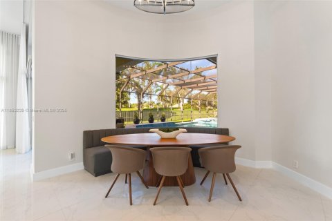 House in Weston, Florida 5 bedrooms, 511.61 sq.m. № 2034484 - photo 8