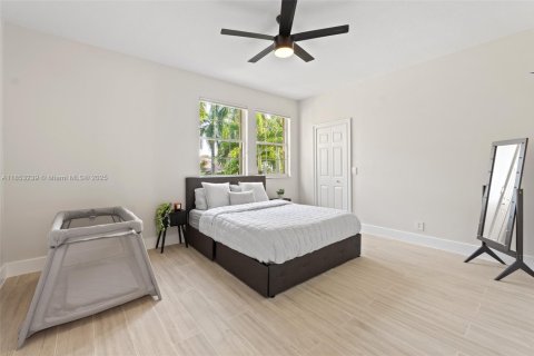 House in Weston, Florida 5 bedrooms, 511.61 sq.m. № 2034484 - photo 15