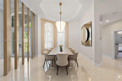 House in Weston, Florida 5 bedrooms, 511.61 sq.m. № 2034484 - photo 4