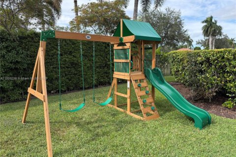 House in Weston, Florida 5 bedrooms, 511.61 sq.m. № 2034484 - photo 19