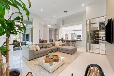 House in Weston, Florida 5 bedrooms, 511.61 sq.m. № 2034484 - photo 9