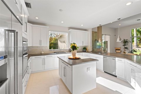House in Weston, Florida 5 bedrooms, 511.61 sq.m. № 2034484 - photo 7