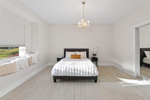 House in Weston, Florida 5 bedrooms, 511.61 sq.m. № 2034484 - photo 13