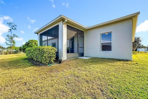 House in Winter Haven, Florida 4 bedrooms, 187.66 sq.m. № 2289911 - photo 12