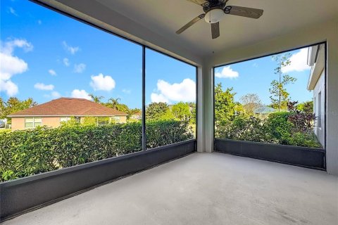 House in Winter Haven, Florida 4 bedrooms, 187.66 sq.m. № 2289911 - photo 10