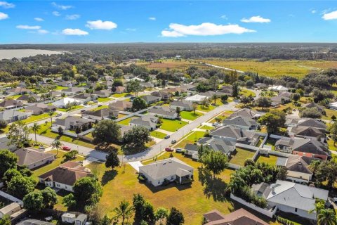 House in Winter Haven, Florida 4 bedrooms, 187.66 sq.m. № 2289911 - photo 2