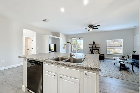 House in Winter Haven, Florida 4 bedrooms, 187.66 sq.m. № 2289911 - photo 16