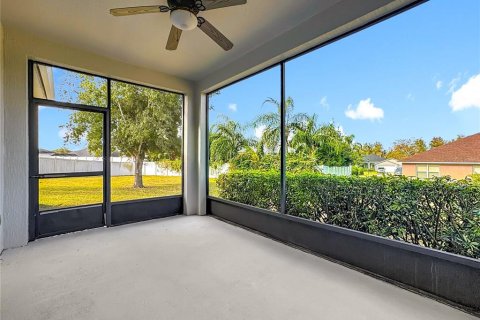 House in Winter Haven, Florida 4 bedrooms, 187.66 sq.m. № 2289911 - photo 11