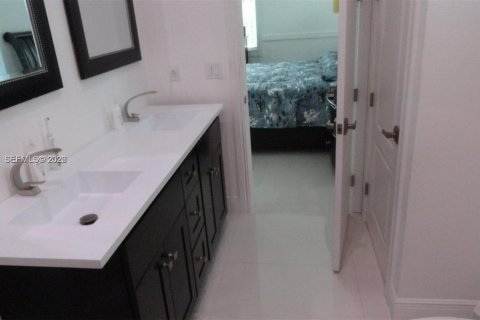 Casa en venta en Key Largo, Florida, 5 dormitorios, 270.53 m2 № 2007074 - foto 21