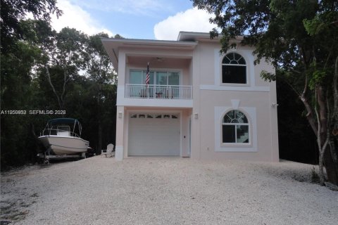 House in Key Largo, Florida 5 bedrooms, 270.53 sq.m. № 2007074