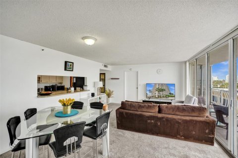 Condo in North Bay Village, Florida, 2 bedrooms  № 2189646 - photo 26