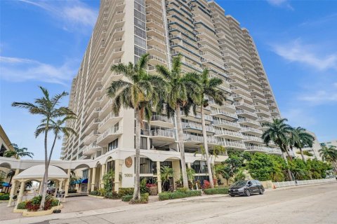 Condo in North Bay Village, Florida, 2 bedrooms  № 2189646 - photo 6