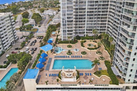 Condo in North Bay Village, Florida, 2 bedrooms  № 2189646 - photo 5