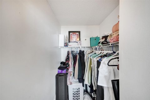 Condo in North Bay Village, Florida, 2 bedrooms  № 2189646 - photo 16