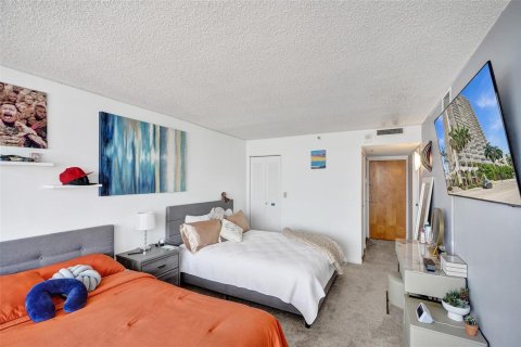 Condo in North Bay Village, Florida, 2 bedrooms  № 2189646 - photo 8