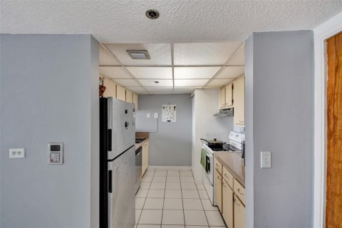 Condo in North Bay Village, Florida, 2 bedrooms  № 2189646 - photo 27