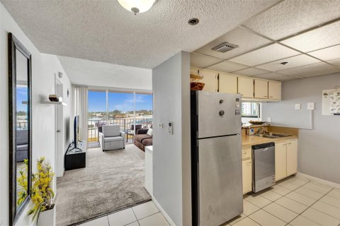 Condo in North Bay Village, Florida, 2 bedrooms  № 2189646 - photo 19