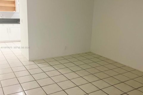 Снять в аренду виллу или дом в Лодерхилл, Флорида 3 спальни, 220.18м2, № 2030885 - фото 5