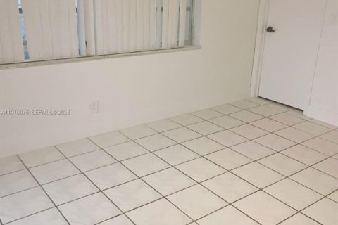 Снять в аренду виллу или дом в Лодерхилл, Флорида 3 спальни, 220.18м2, № 2030885 - фото 12