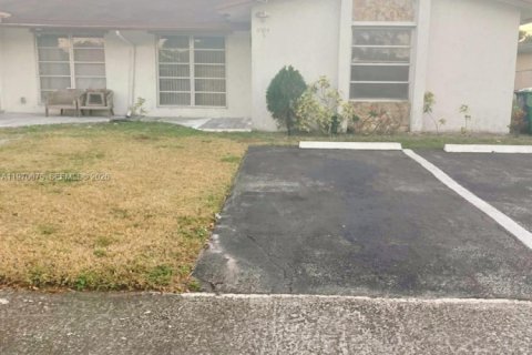 Дом в Лодерхилл, Флорида 3 спальни, 220.18м2 № 2030885