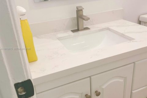 Снять в аренду виллу или дом в Лодерхилл, Флорида 3 спальни, 220.18м2, № 2030885 - фото 14