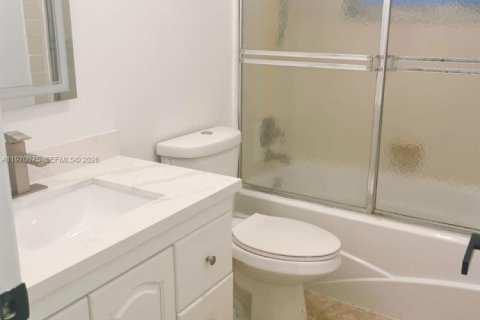 Снять в аренду виллу или дом в Лодерхилл, Флорида 3 спальни, 220.18м2, № 2030885 - фото 13