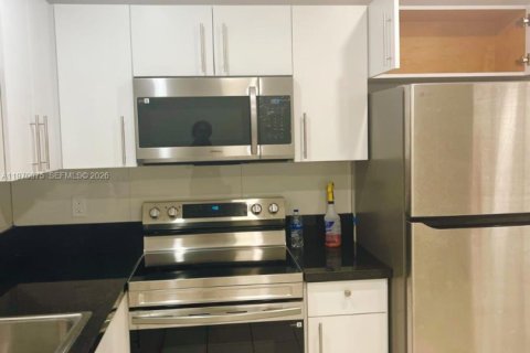 Снять в аренду виллу или дом в Лодерхилл, Флорида 3 спальни, 220.18м2, № 2030885 - фото 10