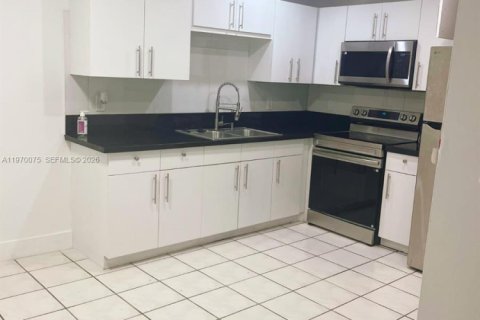 Снять в аренду виллу или дом в Лодерхилл, Флорида 3 спальни, 220.18м2, № 2030885 - фото 8