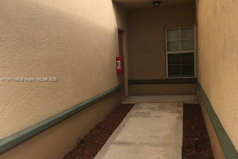 Condo in Miramar, Florida, 3 bedrooms  № 1971328 - photo 2