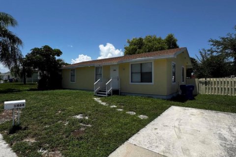 House in Riviera Beach, Florida 3 bedrooms, 98.1 sq.m. № 2246607