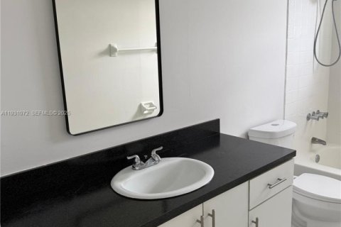 Снять в аренду виллу или дом в Норт-Майами-Бич, Флорида 2 спальни, 69.68м2, № 1989775 - фото 8