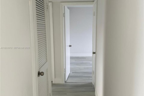 Снять в аренду виллу или дом в Норт-Майами-Бич, Флорида 2 спальни, 69.68м2, № 1989775 - фото 6