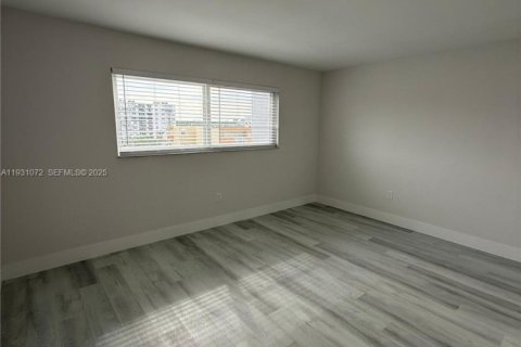 Снять в аренду виллу или дом в Норт-Майами-Бич, Флорида 2 спальни, 69.68м2, № 1989775 - фото 9