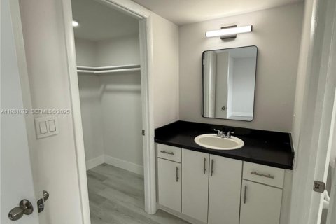 Снять в аренду виллу или дом в Норт-Майами-Бич, Флорида 2 спальни, 69.68м2, № 1989775 - фото 10