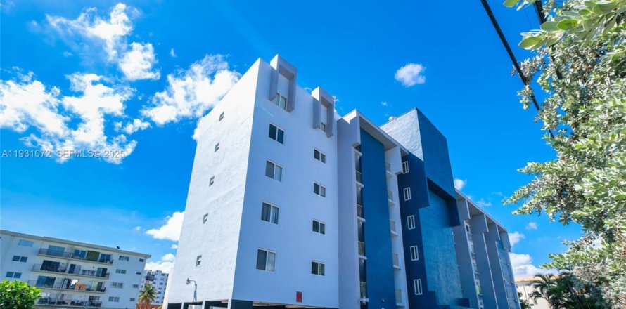 Дом в Норт-Майами-Бич, Флорида 2 спальни, 69.68м2 № 1989775