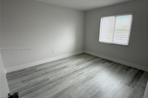 Снять в аренду виллу или дом в Норт-Майами-Бич, Флорида 2 спальни, 69.68м2, № 1989775 - фото 7