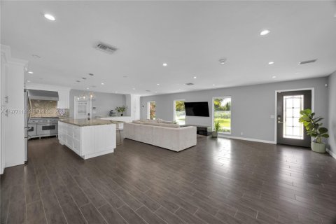 Купить виллу или дом в Хомстед, Флорида 4 спальни, 180.69м2, № 2043639 - фото 11