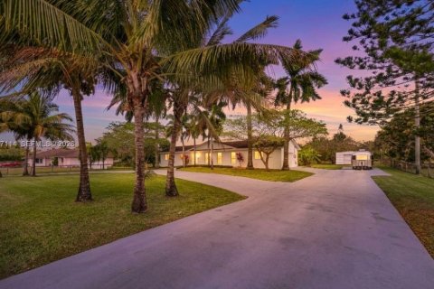 Дом в Хомстед, Флорида 4 спальни, 180.69м2 № 2043639